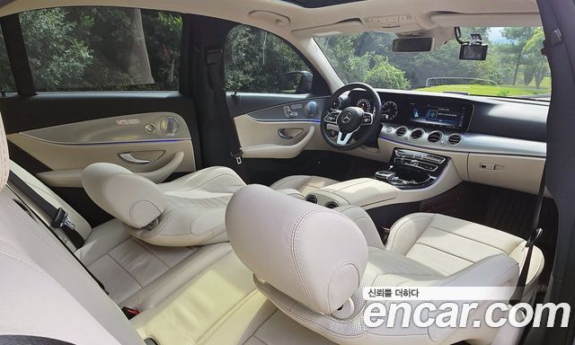 Mercedes-Benz E-Class 2019 — photo 15