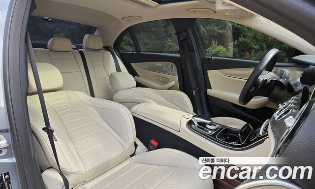 Mercedes-Benz E-Class 2019 — photo 17