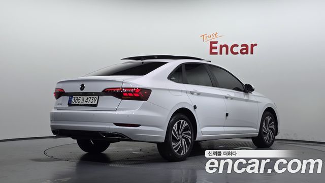 Volkswagen Jetta 2021 — photo 2