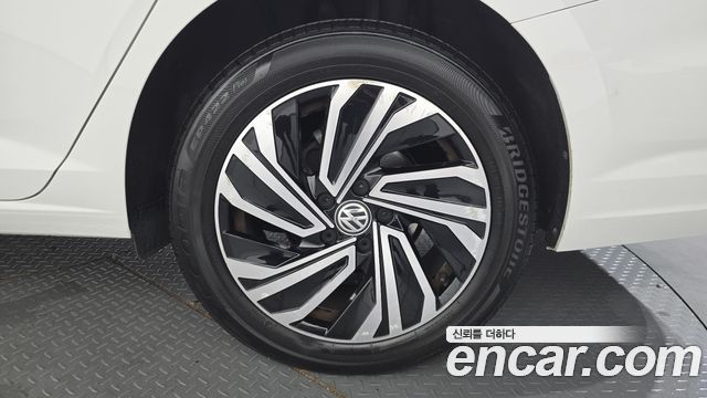 Volkswagen Jetta 2021 — photo 7