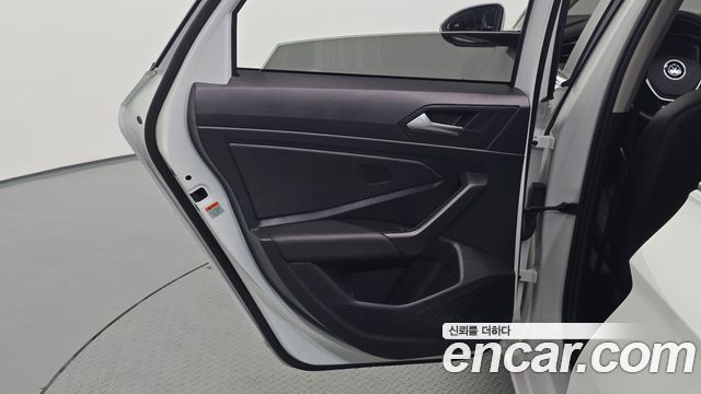 Volkswagen Jetta 2021 — photo 15