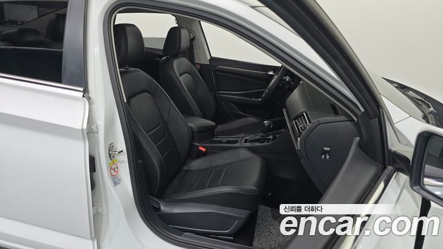 Volkswagen Jetta 2021 — photo 16
