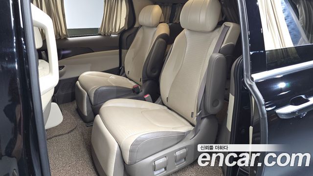 Kia Canival 2021 — photo 17