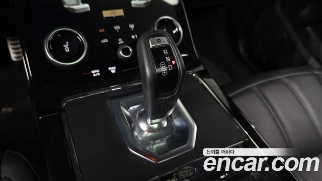 Land Rover Range Rover Evoque 2023 — photo 9