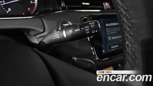 Land Rover Range Rover Evoque 2023 — photo 18