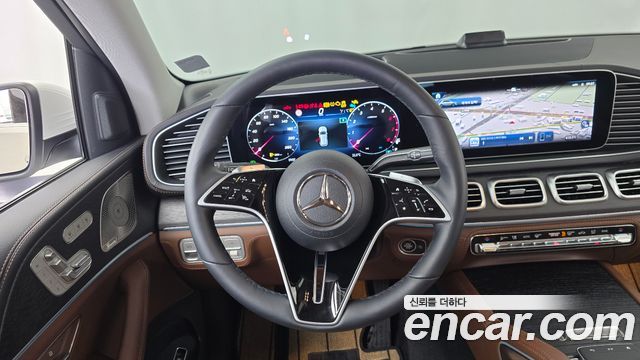 Mercedes-Benz GLE-Class 2025 — photo 13