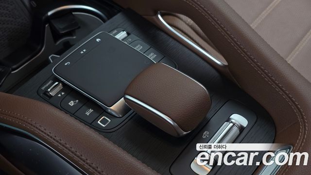 Mercedes-Benz GLE-Class 2025 — photo 16