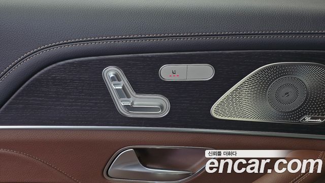 Mercedes-Benz GLE-Class 2025 — photo 19
