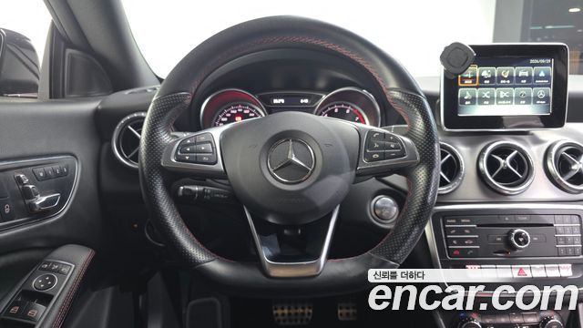 Mercedes-Benz CLA-Class 2018 — photo 13