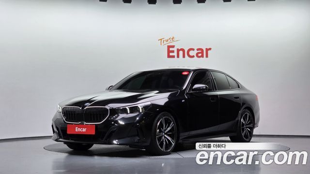 BMW 5-Series 2025 — photo 1