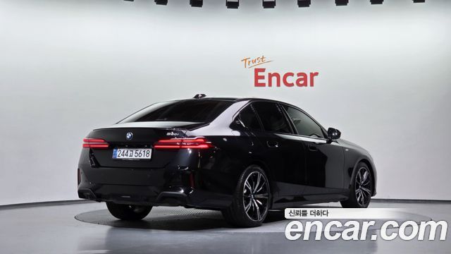 BMW 5-Series 2025 — photo 2