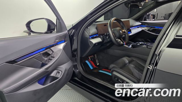 BMW 5-Series 2025 — photo 13