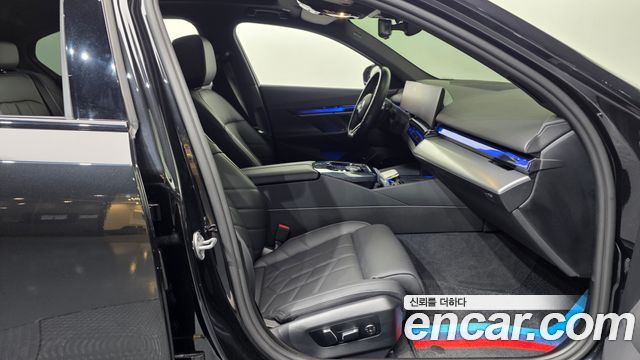 BMW 5-Series 2025 — photo 17