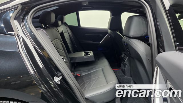 BMW 5-Series 2025 — photo 18
