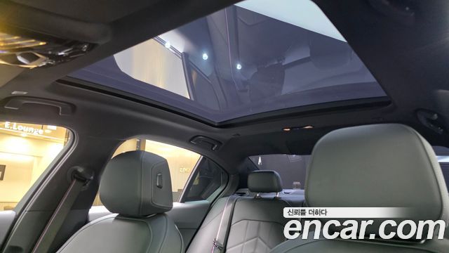 BMW 5-Series 2025 — photo 24