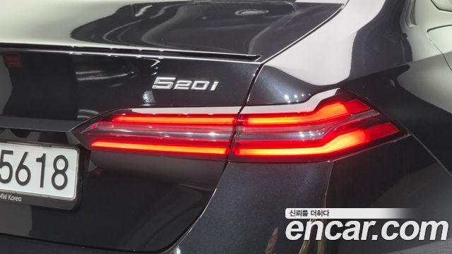 BMW 5-Series 2025 — photo 9