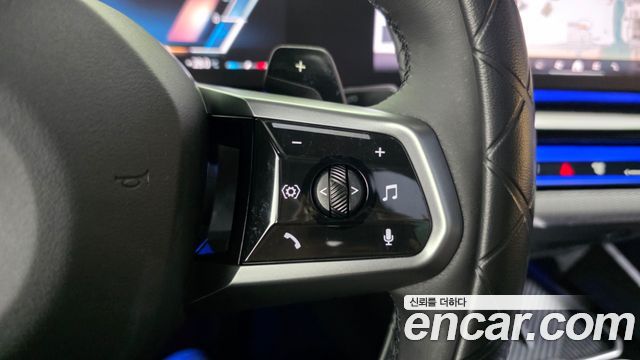 BMW 5-Series 2025 — photo 30