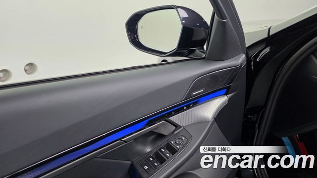 BMW 5-Series 2025 — photo 36