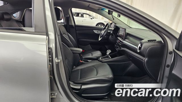 Kia K3 2022 — photo 11