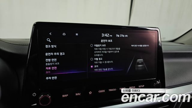 Kia K3 2022 — photo 19