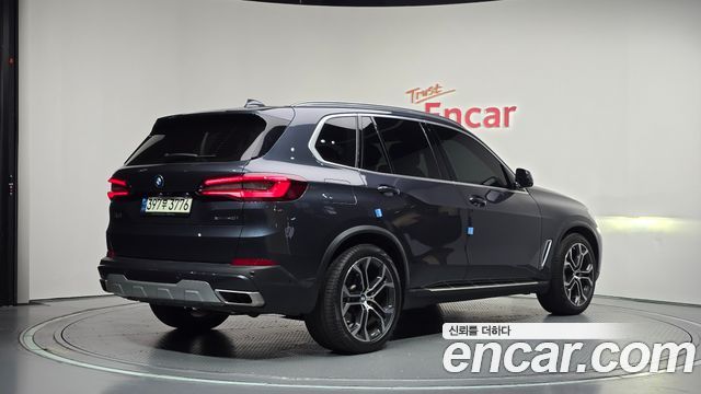 BMW X5 2021 — photo 2