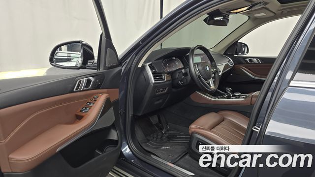 BMW X5 2021 — photo 10