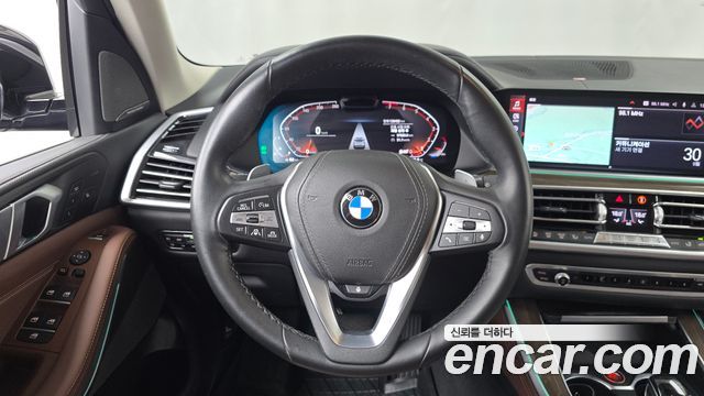 BMW X5 2021 — photo 13