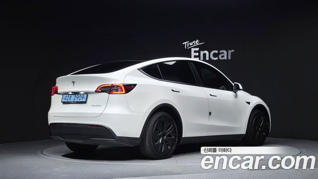 Tesla Model Y 2022 — photo 2