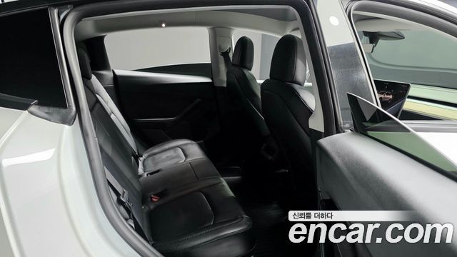 Tesla Model Y 2022 — photo 13