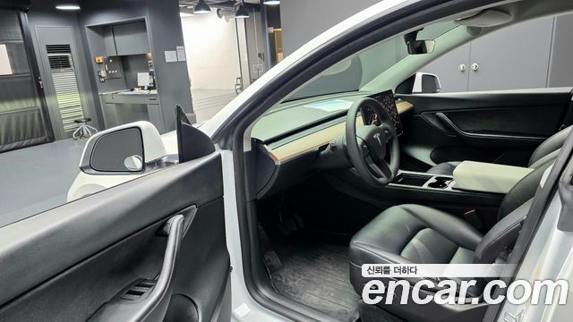 Tesla Model Y 2022 — photo 17