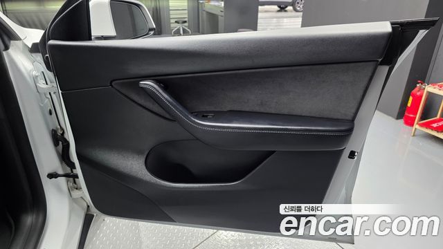 Tesla Model Y 2022 — photo 14
