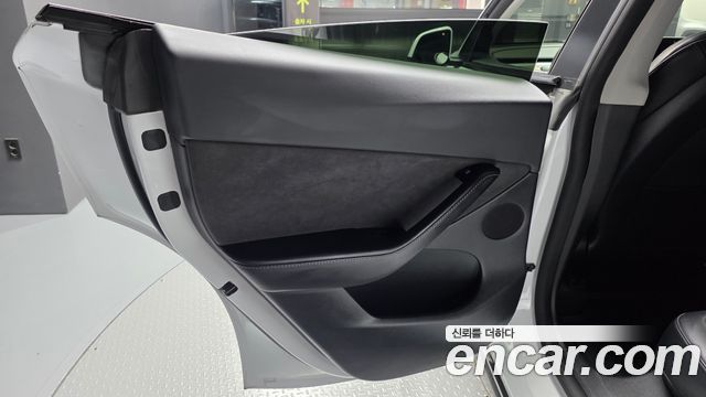Tesla Model Y 2022 — photo 15