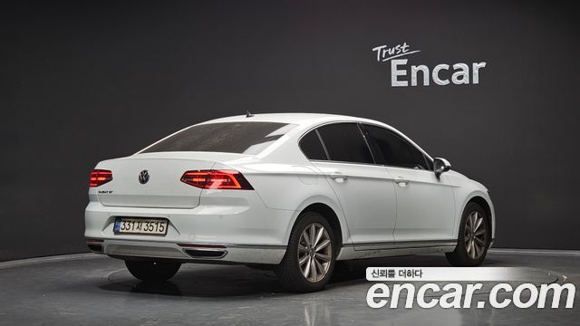 Volkswagen Passat 2018 — photo 2