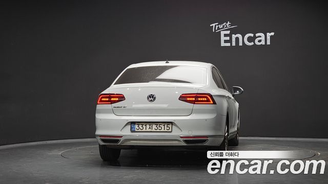 Volkswagen Passat 2018 — photo 4