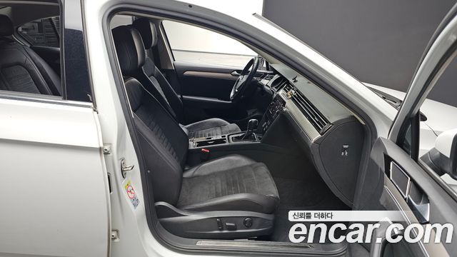 Volkswagen Passat 2018 — photo 10