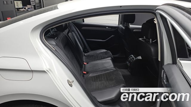 Volkswagen Passat 2018 — photo 11