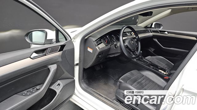 Volkswagen Passat 2018 — photo 12