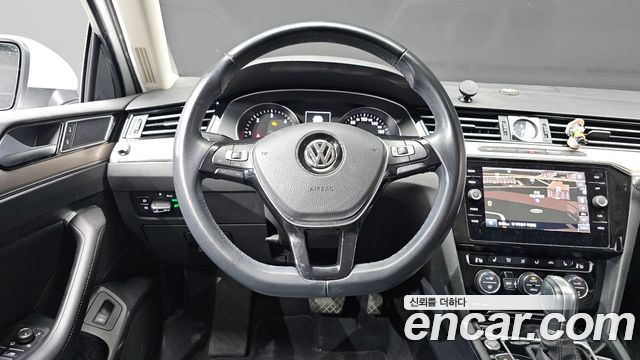 Volkswagen Passat 2018 — photo 13