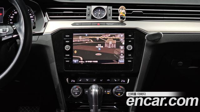 Volkswagen Passat 2018 — photo 14