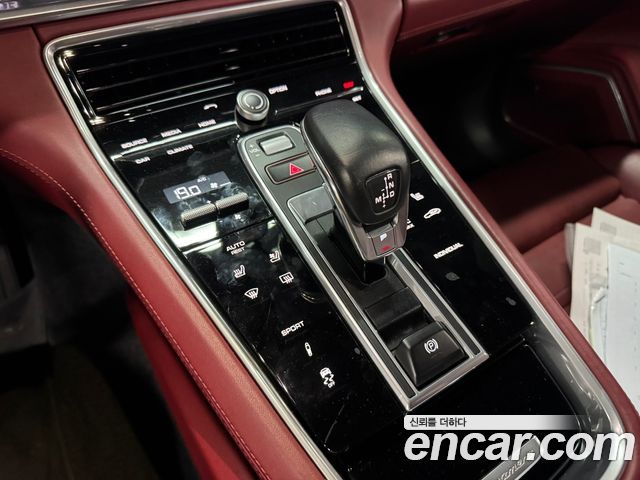 Porsche Panamera 2020 — photo 11