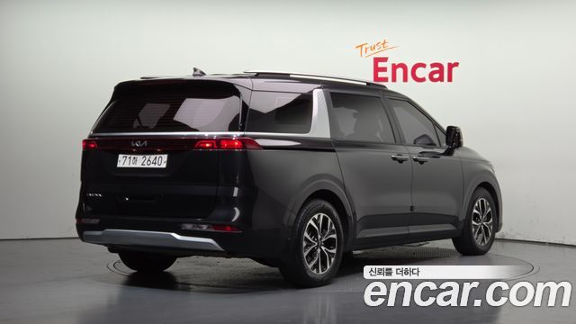 Kia Canival 2022 — photo 2