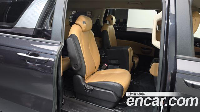 Kia Canival 2022 — photo 11