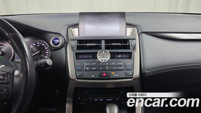 Lexus NX 2017 — photo 13