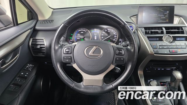 Lexus NX 2017 — photo 14