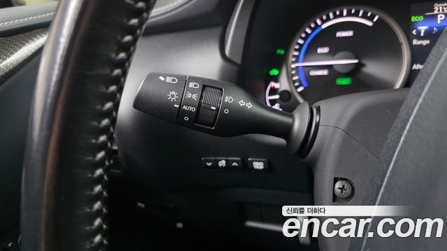 Lexus NX 2017 — photo 16