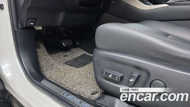 Lexus NX 2017 — photo 19