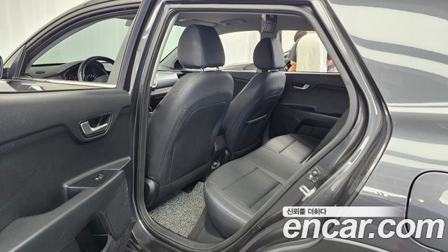 Kia Stonic 2018 — photo 18