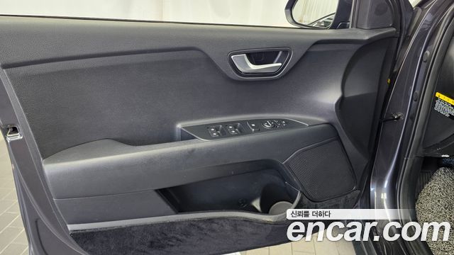 Kia Stonic 2018 — photo 14