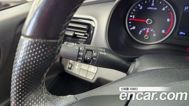 Kia Stonic 2018 — photo 28
