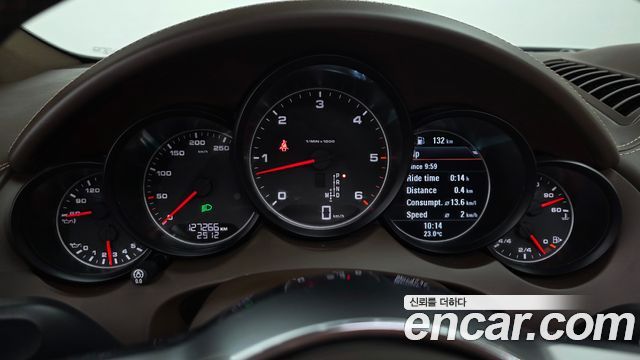 Porsche Cayenne 2016 — photo 11